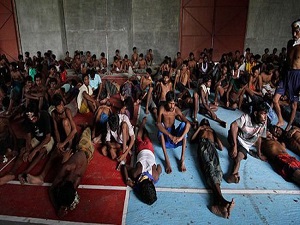 İki aydır aç susuz denizdeler