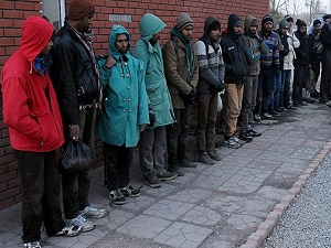 Türkiye'ye geçmeye çalışan 690 kişi yakalandı