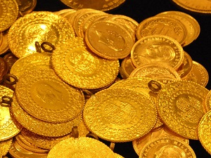 Altın "Fed tutanakları" Öncesi Dışarıda Yatay, İç Piyasada Düştü