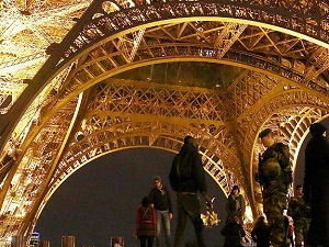 Eyfel Kulesi’nde eylem !