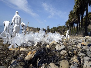 ABD’de petrol sızıntısı olağanüstü hal ilan ettirdi
