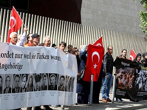 Berlin'de Ermenilere karşı "bayrak nöbeti"