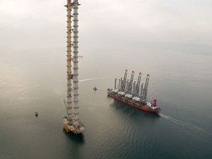 Türkiye'nin en büyük 4 dev vinçi Körfez’e ulaştı