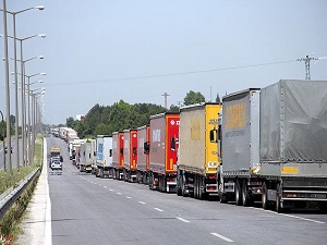 Avrupa'ya açılan sınır kapılarında tır kuyruğu