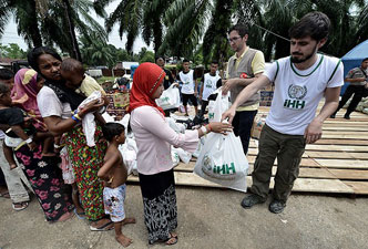 İHH'dan Arakanlı Müslümanlara yardım