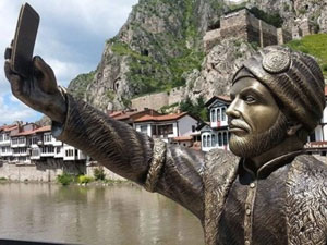 Selfie çeken şehzade rekora koşuyor!