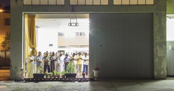 İki caminin olduğu ülkede Müslümanların namaz imtihanı