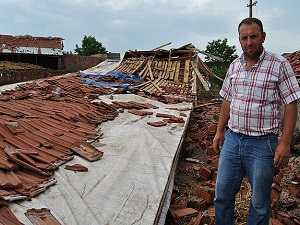 Tekirdağ'da hortum bazı binalarda hasara yol açtı