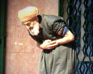 İhtiyar ve İhtiyare, mahzûn, garip kalmasın-Şiir