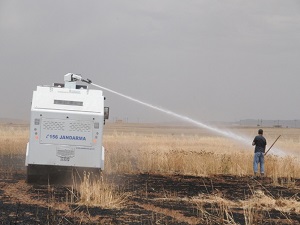 Tarladaki yangına TOMA müdahale etti