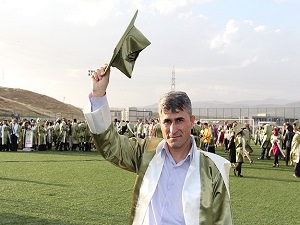 Üniversiteden 40 yaşında birincilikle mezun oldu