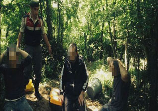 Define avcılarına suçüstü!