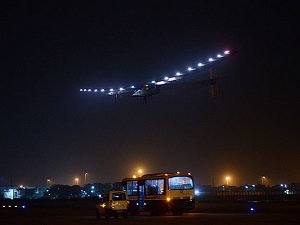 Güneş enerjili uçak beklenmedik iniş yaptı