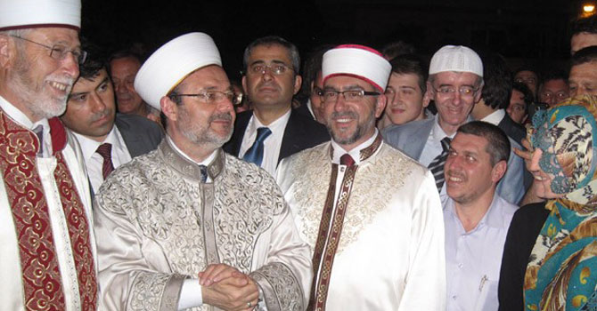 Müslüman milletine hizmet Allah katında en büyük hizmettir