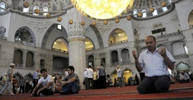 Bayram namazından önce fitrelerinizi veriniz!