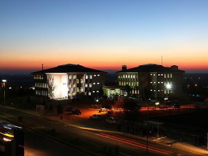 Bu kütüphanenin ışıkları 3 yıldır sönmüyor