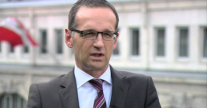 Başörtü ve minare Alman anayasasıyla çelişmez