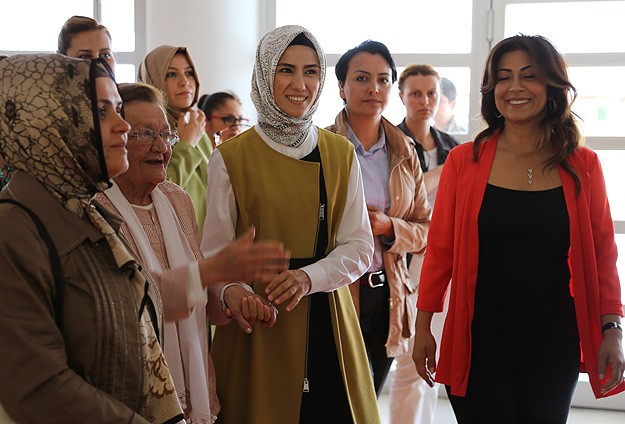 Sümeyye Erdoğan "özel" çocukları ziyaret etti