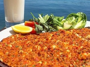 Esnaftan öğrencilere özel 'Takdiri getir, lahmacunu götür' kampanyası