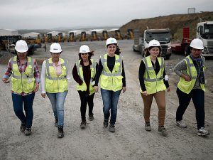 Yeni havalimanına kadın eli