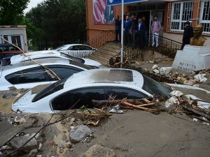 Bursa'da sağanak nedeniyle istinat duvarı çöktü