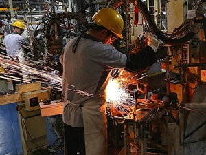 Sanayi üretimi beklentiyi aştı