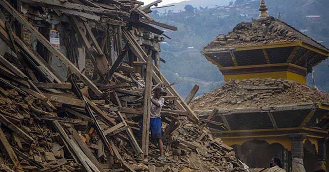 Nepal deprem yaralarını sarmakta zorlanıyor