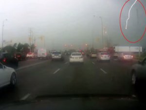 Elektrik teline yıldırım düşerse!