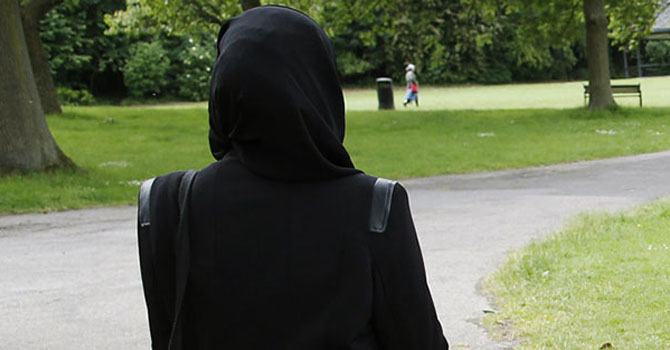 Başörtülü kadına çirkin saldırı