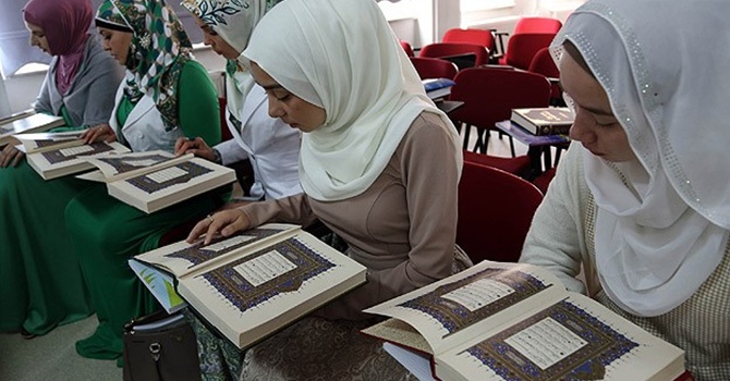 İslamiyeti öğrenmek için uzaklardan geliyorlar