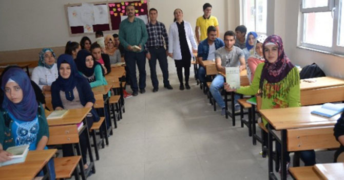 Haşir Risalesi eksenli kitap öğrencilere dağıtıldı