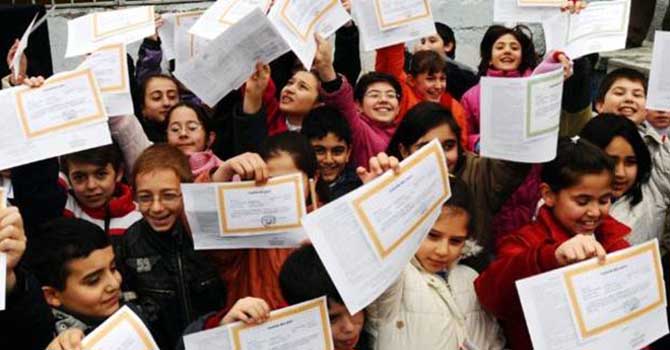 Çocuğunuzun karnesi iyi de olsa kötü de olsa dengeli olun