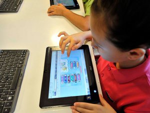 'Tatilde çocuğunuzu bilgisayar oyunlarına terk etmeyin'