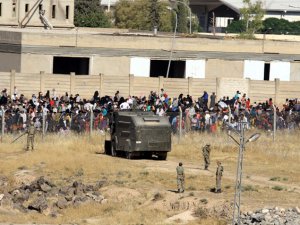 Bombardımandan kaçanlar Akçakale'ye sığındı