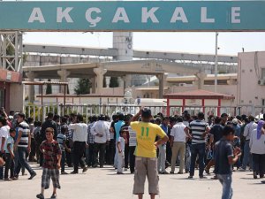 Saldırılardan kaçan 2 bin 800 Suriyeli Türkiye'ye alındı