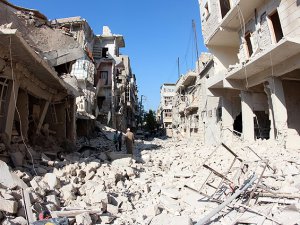 Suriye'de rejim güçleri 500 evi yıktı