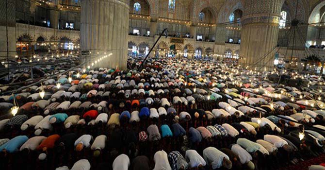 İstanbul'da hatimle teravih namazı kılınan camiler