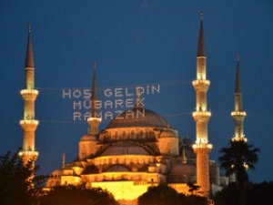 İstanbul mahyalarla aydınlandı