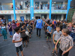 UNRWA Gazze'deki sığınma merkezlerini tahliye etti