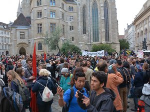 Mülteci başvurularını durduran Bakanın istifası istendi