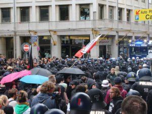 Almanya'da İslam karşıtı gösteriye protesto
