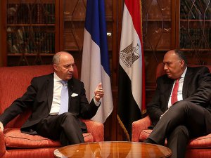 Fransa Dışişleri Bakanı Fabius Mısır'da