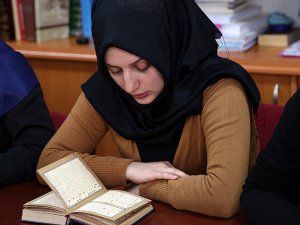 Suriyeli kadınlara Kur'an-ı Kerim kursu