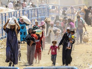 Akçakale'den Suriye'ye geçişler sürüyor