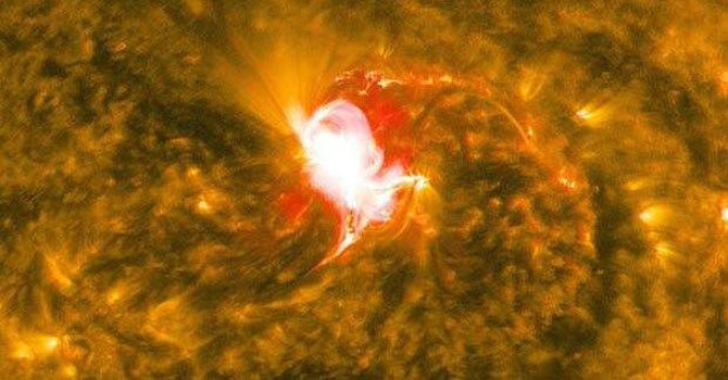 Güneş böyle patladı fırtına Dünya'ya ulaştı!