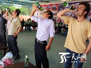 Ramazan'da zorla içki içirdiler!