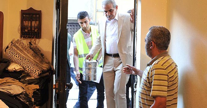 'Alo İftar hattı'ndan vatandaşa sıcak yemek