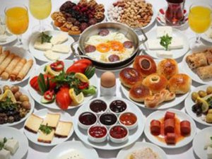 Oruç tutanın yanında bir şey yemek