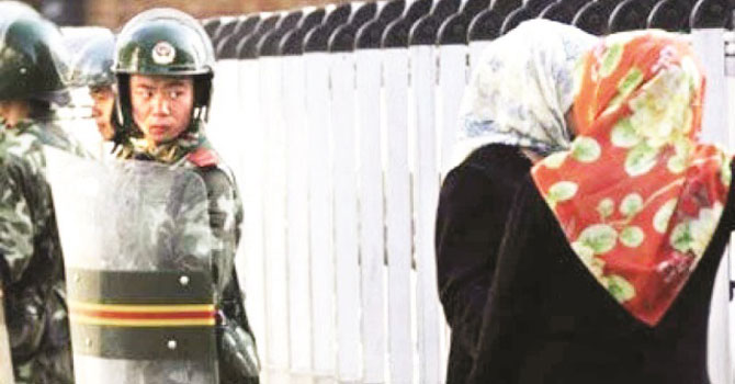 Oruç tutanı tutukluyorlar