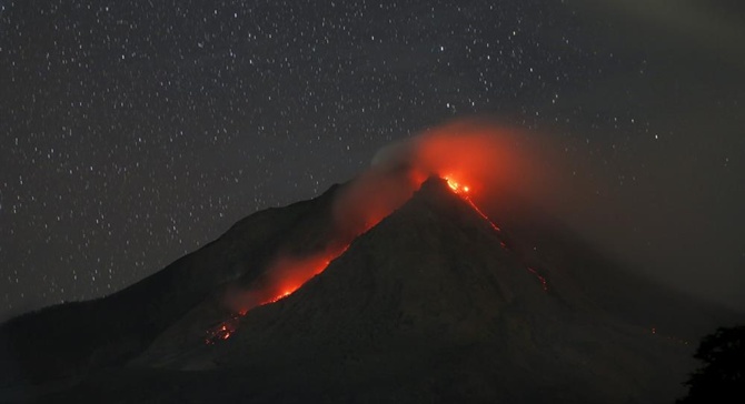 Sinabung Yanardağı patladı